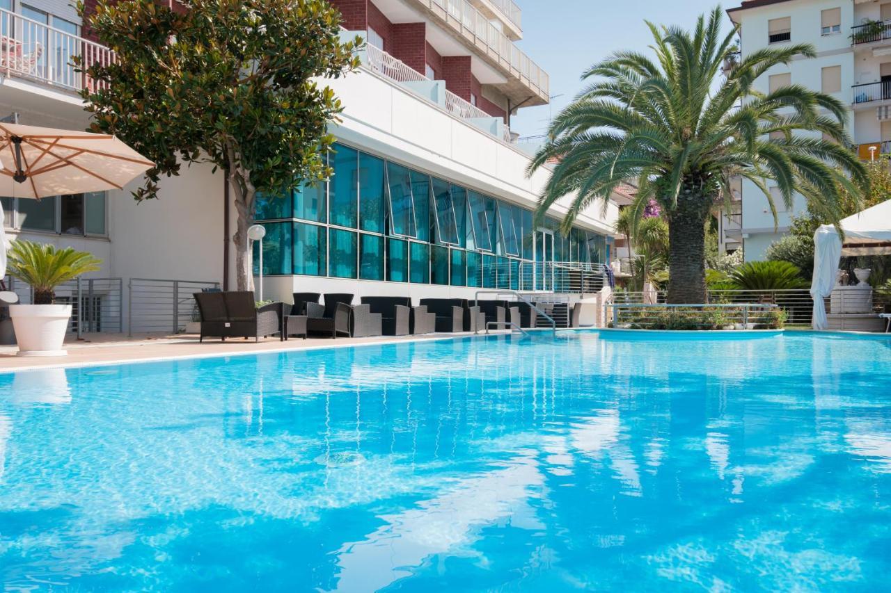 Hotel Haus Charlotte San Benedetto del Tronto Exteriör bild