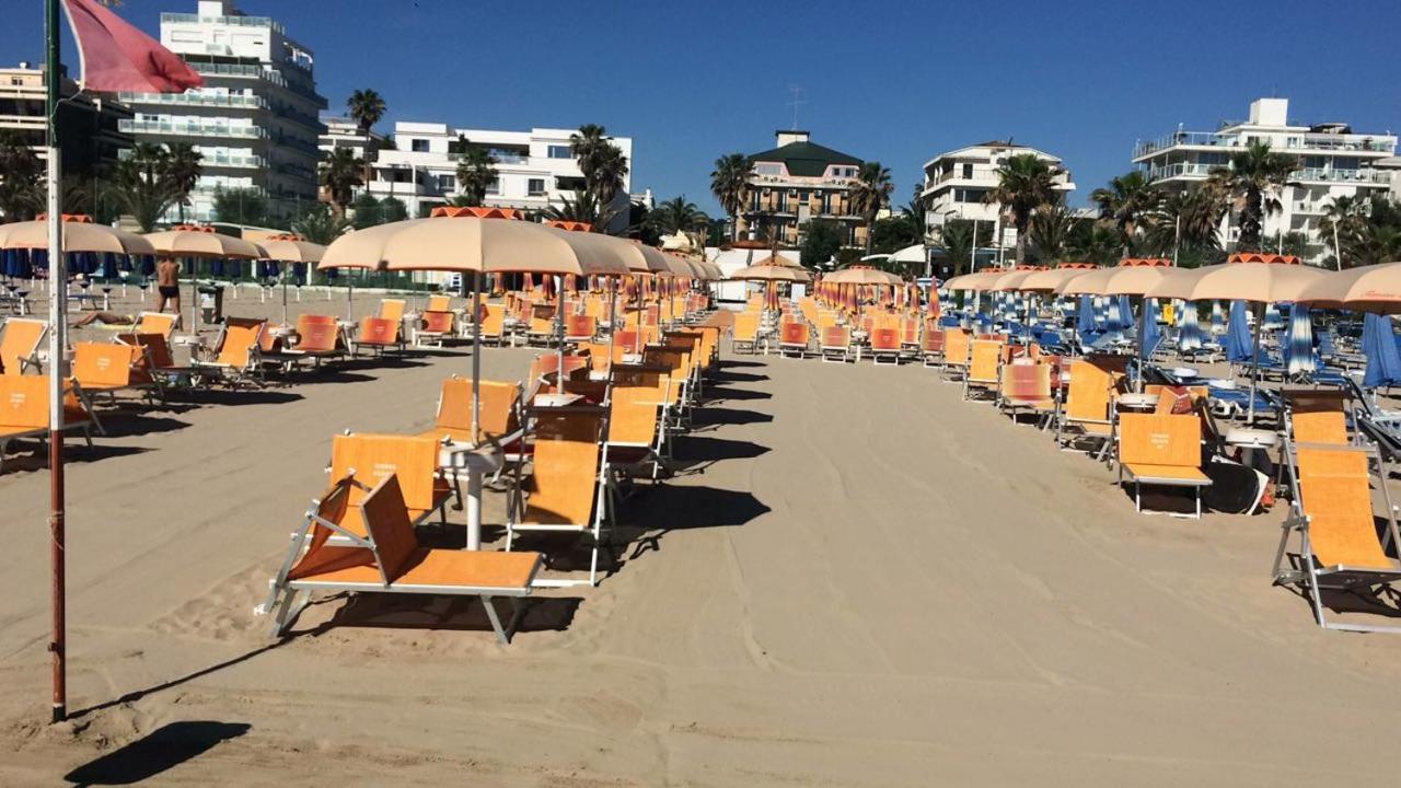 Hotel Haus Charlotte San Benedetto del Tronto Exteriör bild