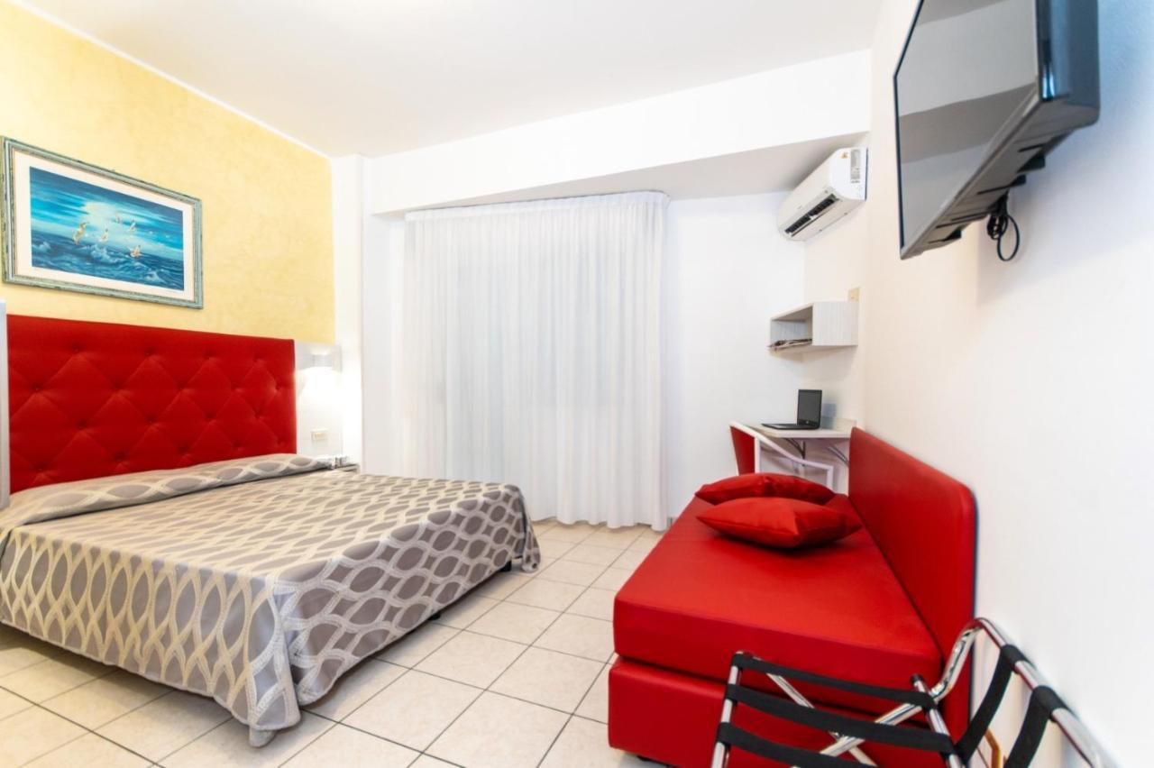 Hotel Haus Charlotte San Benedetto del Tronto Exteriör bild