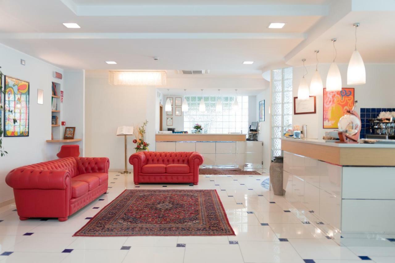 Hotel Haus Charlotte San Benedetto del Tronto Exteriör bild